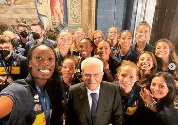 Il presidente Mattarella celebra l'Italvolley, De Giorgi e Velasco