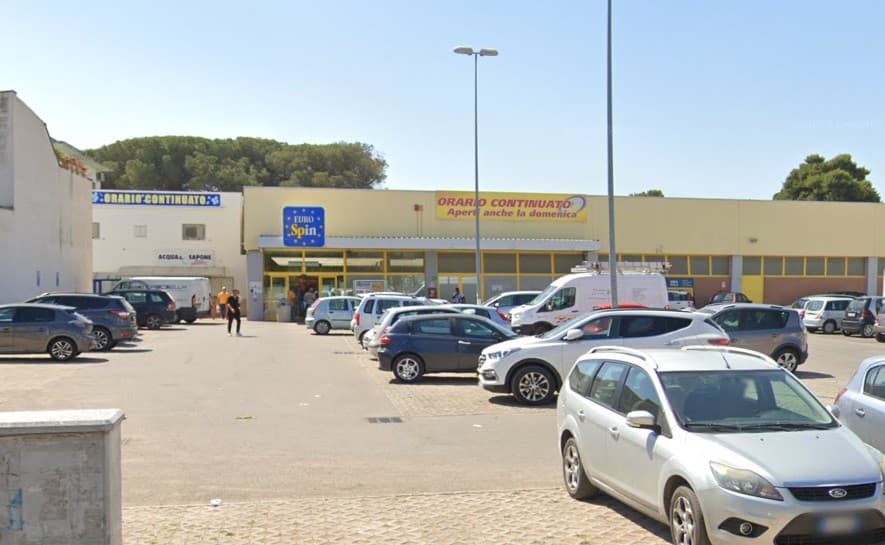 Rapina all’Eurospin di Squinzano, caccia al bandito