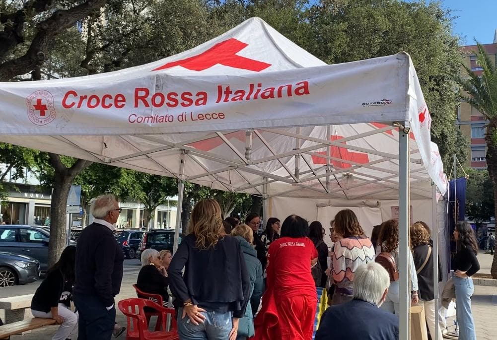 Croce Rossa e Rotary insieme per la prevenzione: screening senologico in Piazza Mazzini
