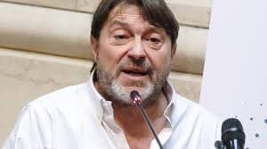 Sigfrido Ranucci al Petruzzelli con “Diario di un trapezista”, inno alla libertà di stampa