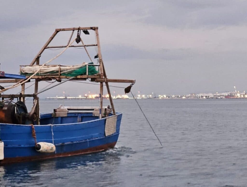 Taranto, pesca vietata in mar Grande: sanzionato peschereccio