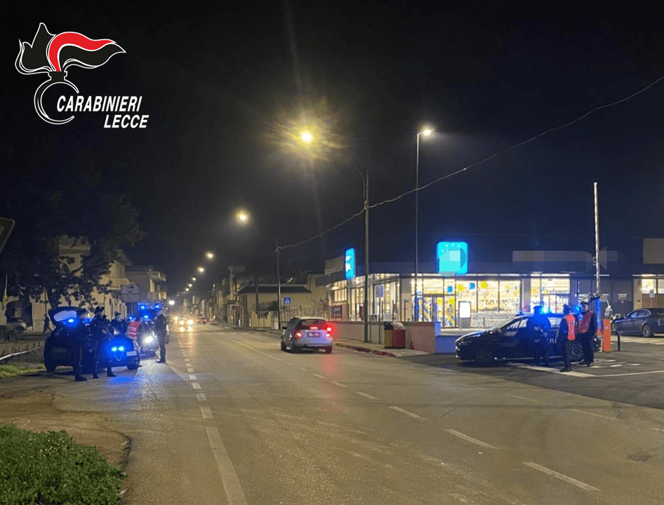 Controlli straordinari dei Carabinieri nel Nord Salento: scattano denunce, sanzioni e sospensione di un’attività commerciale