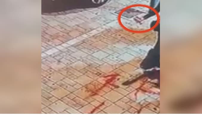 Svastica a Porta San Biagio, le telecamere immortalano un gruppo giovani