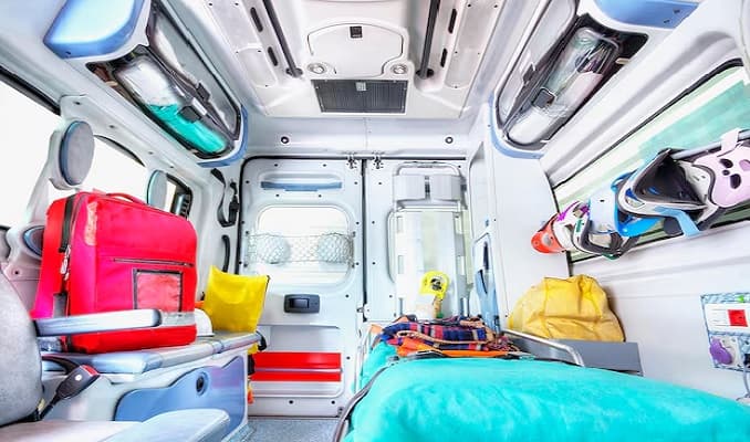 Bimbo muore in ambulanza prima di venire al mondo: sei indagati