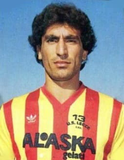 Lecce, un minuto di raccoglimento e lutto al braccio per ricordare Miceli