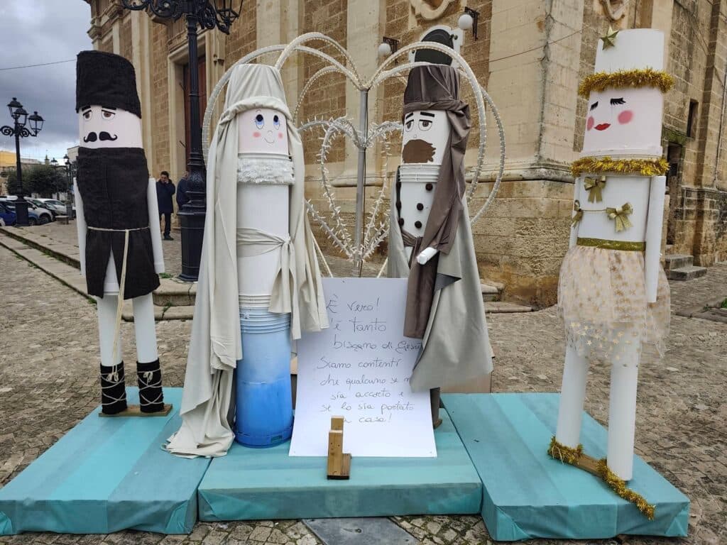 Taurisano, rubato il Bambino Gesù dal presepe in piazza Castello