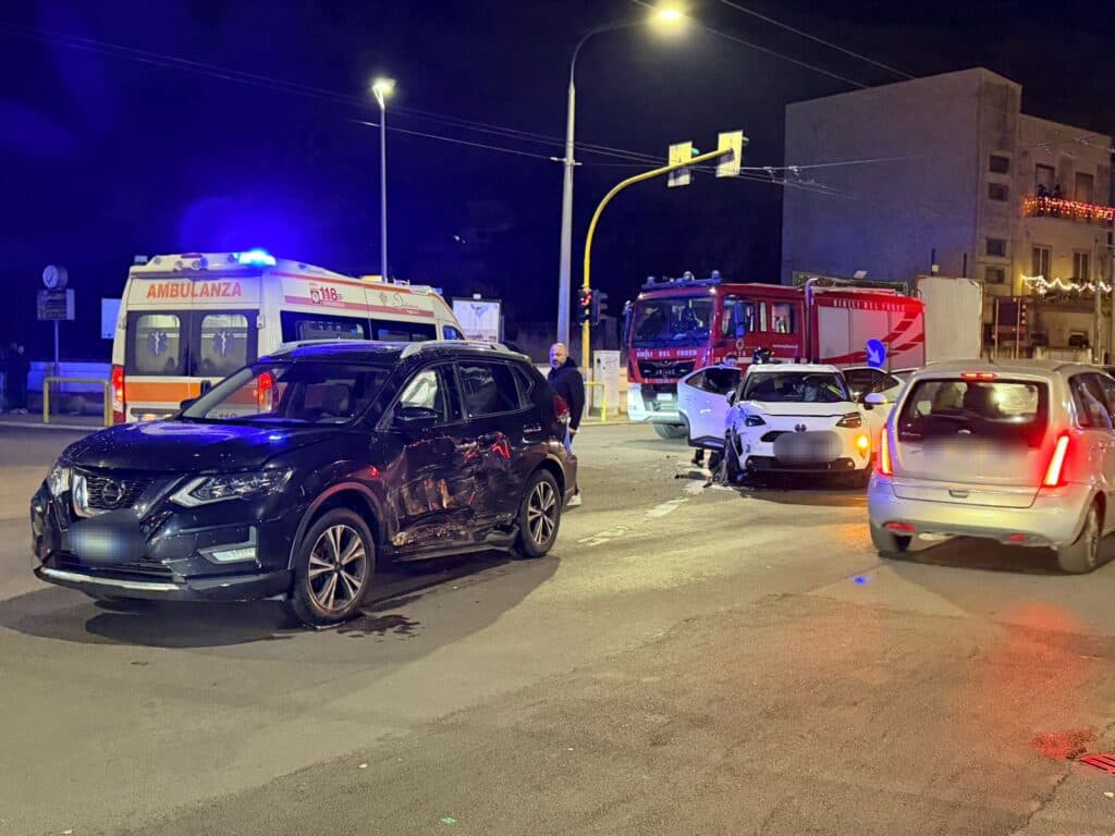 Incidente a Lecce, schianto in via Leuca