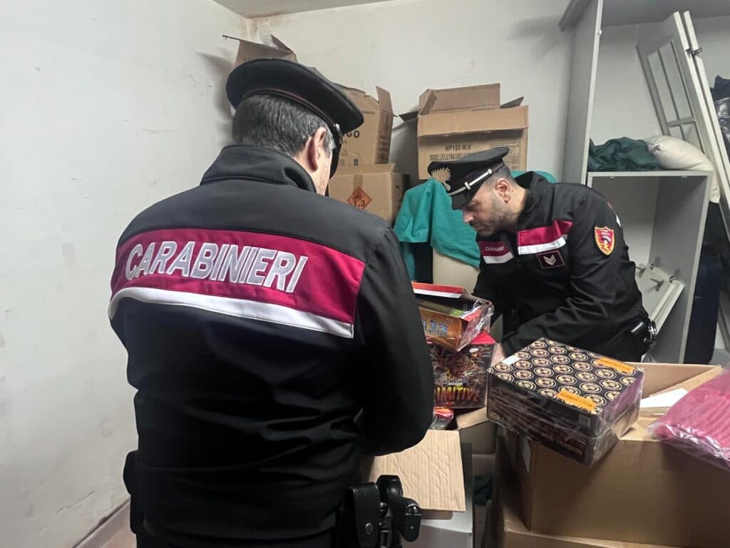 Scorrano, scoperto deposito clandestino di fuochi d’artificio: sequestrati 500 chili di esplosivi