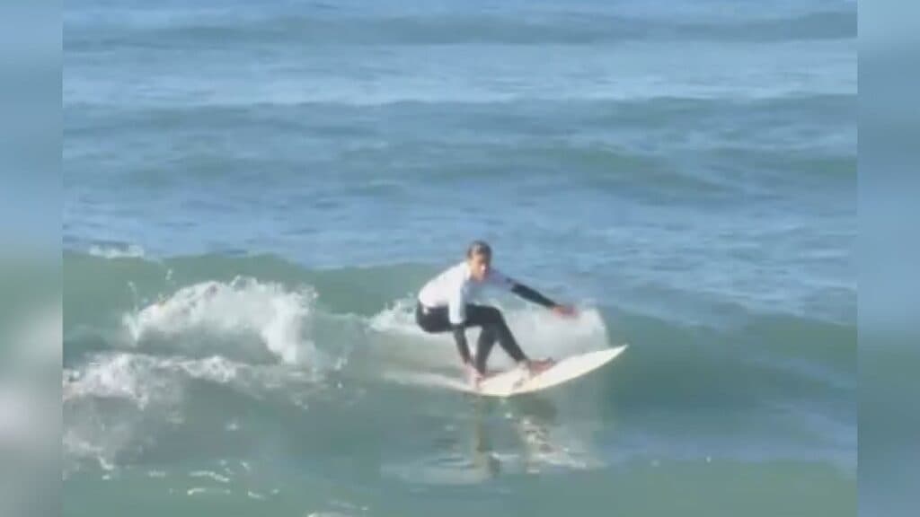 Il Salento sul tetto del surf da onda con il piccolo Mattia