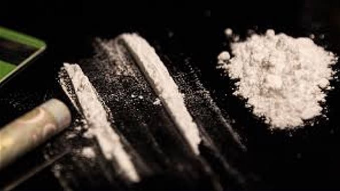 Sempre più professionisti ricorrono alla cocaina: un fenomeno sommerso che allarma
