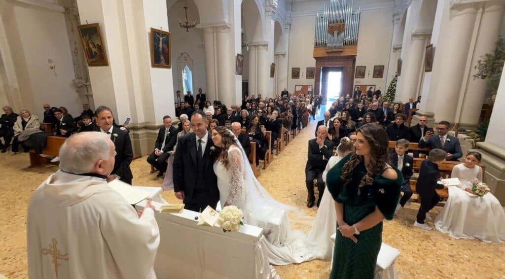 Tra gli scranni del consiglio nasce l'amore: assessora e consigliere oggi sposi