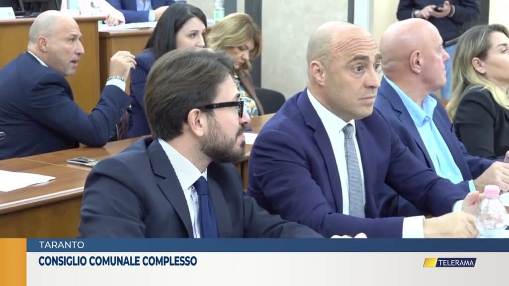 Taranto, consiglio comunale: dai debiti ai rifiuti