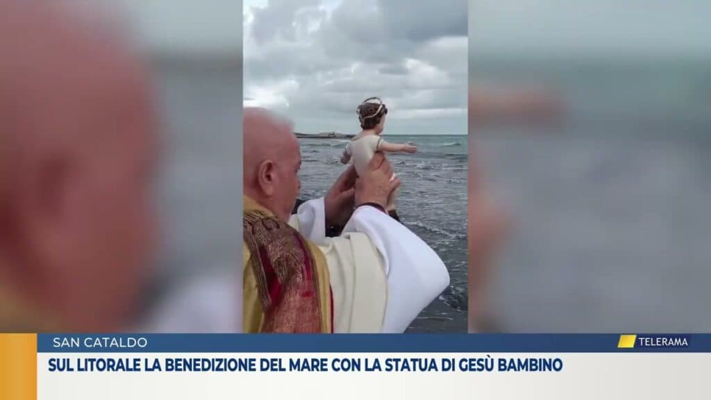 A San Cataldo la benedizione del mare con la statua di Gesù Bambino