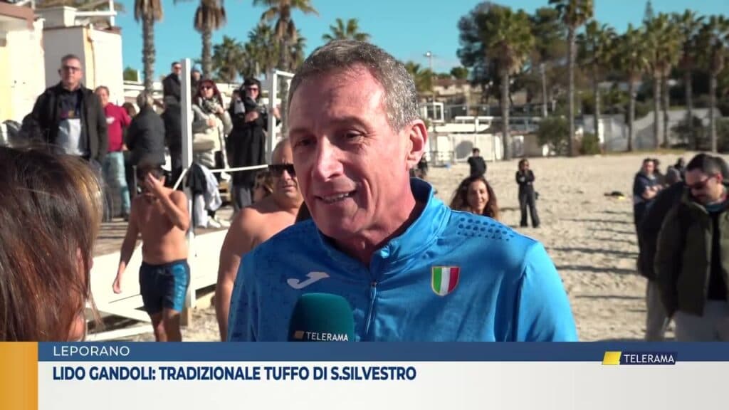 Leporano, Lido Gandoli: nonostante il freddo, il tradizionale tuffo di fine anno