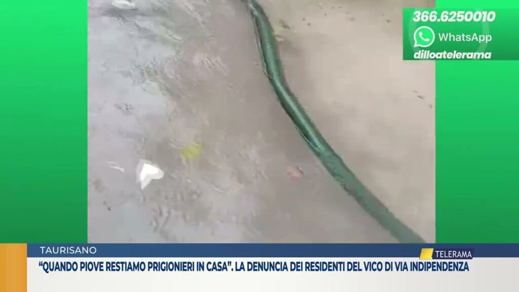 Taurisano: “Quando piove restiamo prigionieri in casa”. La denuncia dei residenti di via Indipendenza