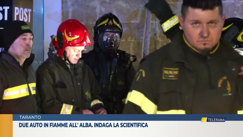 Notte di fuoco a Taranto: distrutte due auto in via Cagliari angolo via Genova