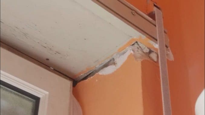 Case popolari Ugento: crepe, cedimenti strutturali e infiltrazioni. “Abbiamo paura”