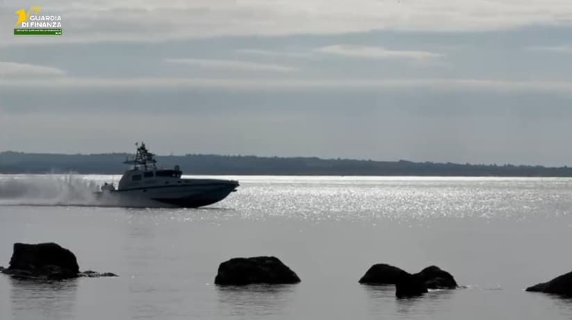 Escursioni in barca senza autorizzazioni: scoperta maxi frode nel Salento