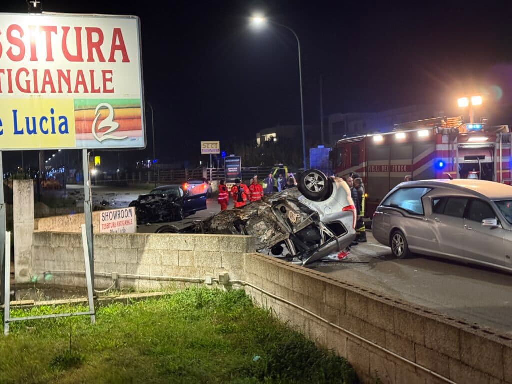 Incidente sulla SS275, stabili le condizioni dei feriti