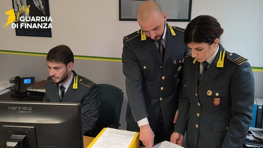 Truffe agli anziani, maxi blitz della Finanza: perquisizioni anche nel Salento
