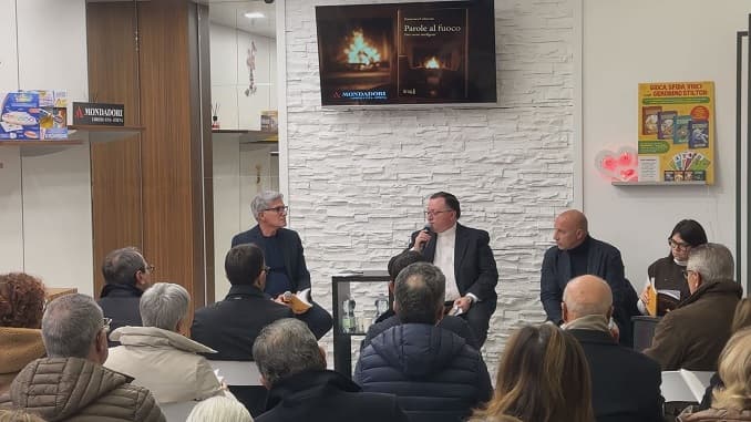 Parole al fuoco. Dieci serate intelligenti, raccontate da don Francesco Coluccia