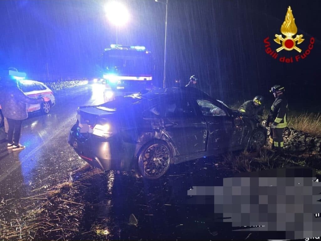 San Vito dei Normanni, auto contro furgone: muore 38enne
