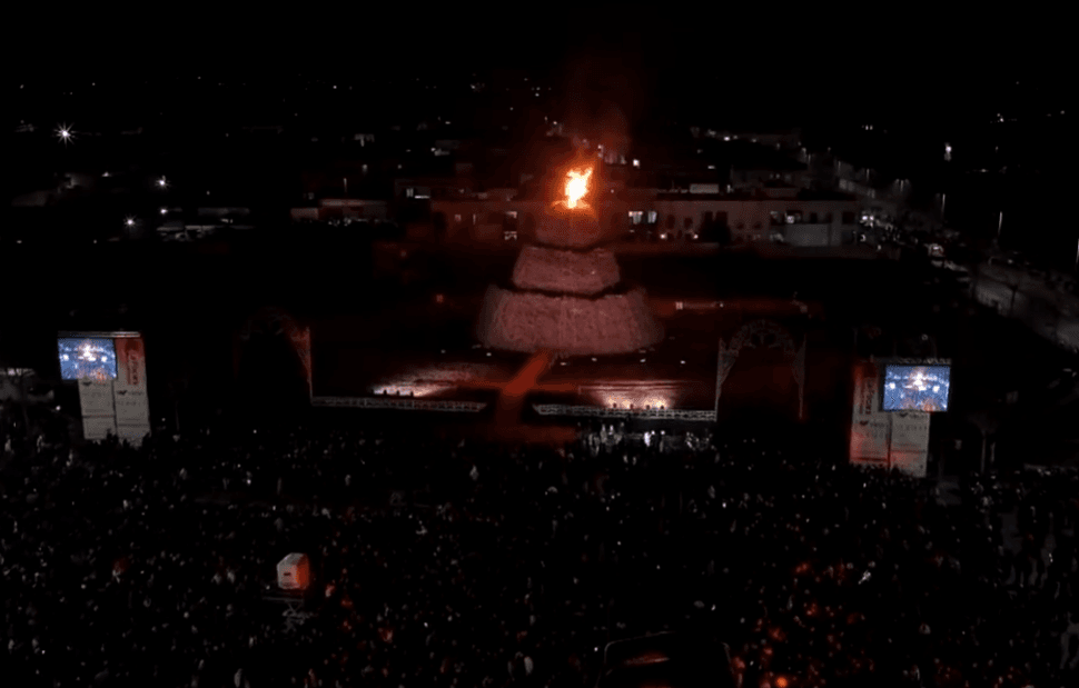 Il fuoco buono della Fòcara illumina il Salento