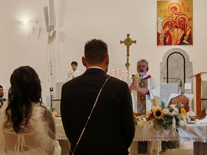 Sacerdote salentino celebra il matrimonio del figlio in Messico