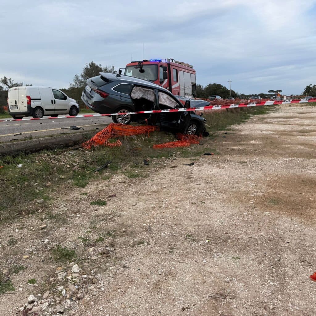 Tragedia sulla ss275, nello scontro tra due auto perde la vita 61enne