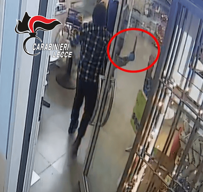 Sannicola, rapina a bar-tabacchi: arrestato 21enne