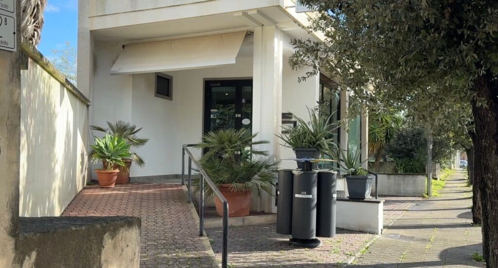Irrompe con il cacciavite in farmacia: via con 1600 euro