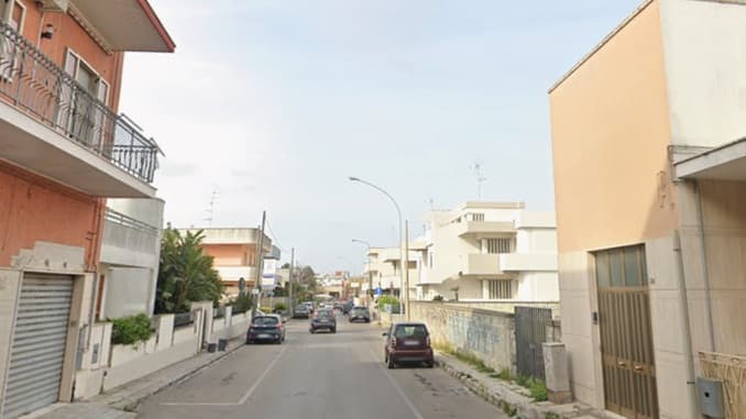 Coppia di 80enni sorpresi in casa da tre rapinatori: via con le fedi