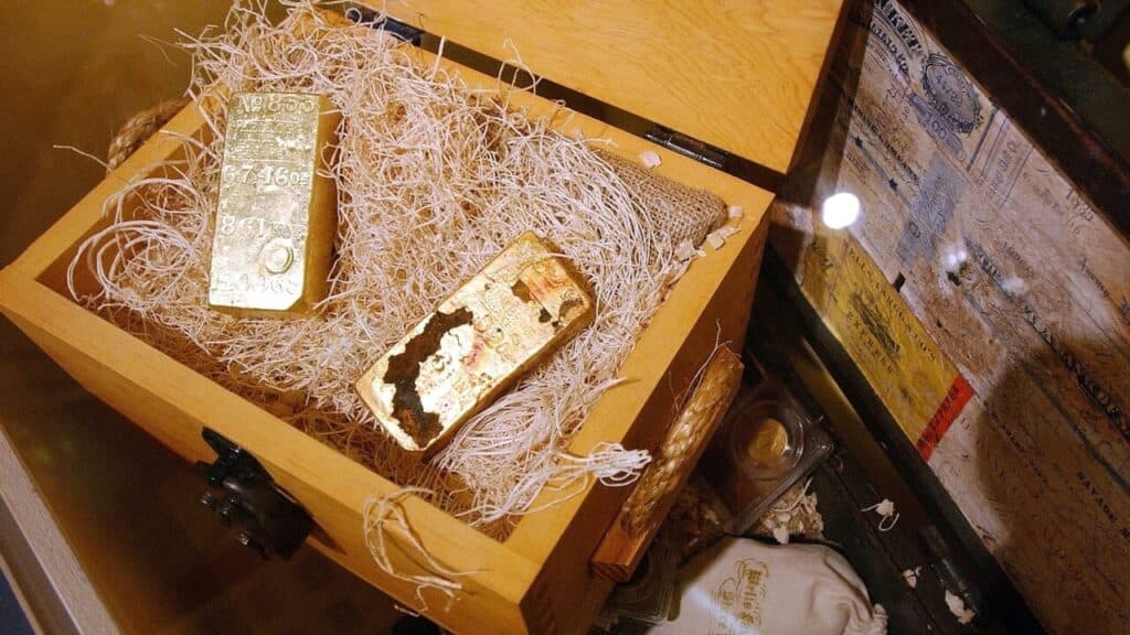 Getta per sbaglio lingotti d'oro, i carabinieri li recuperano