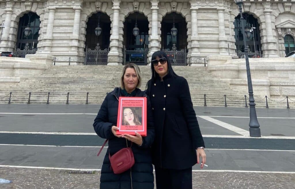 Femminicidio, la proposta di legge “Noemi Durini” in Cassazione: stop a permessi premio per gli assassini