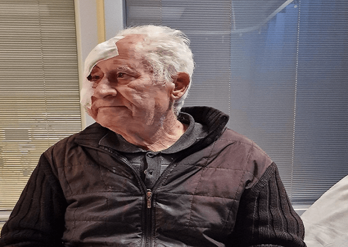 86enne picchiato dal rapinatore, migliorano le sue condizioni:"Mio papà ha una fibra forte"