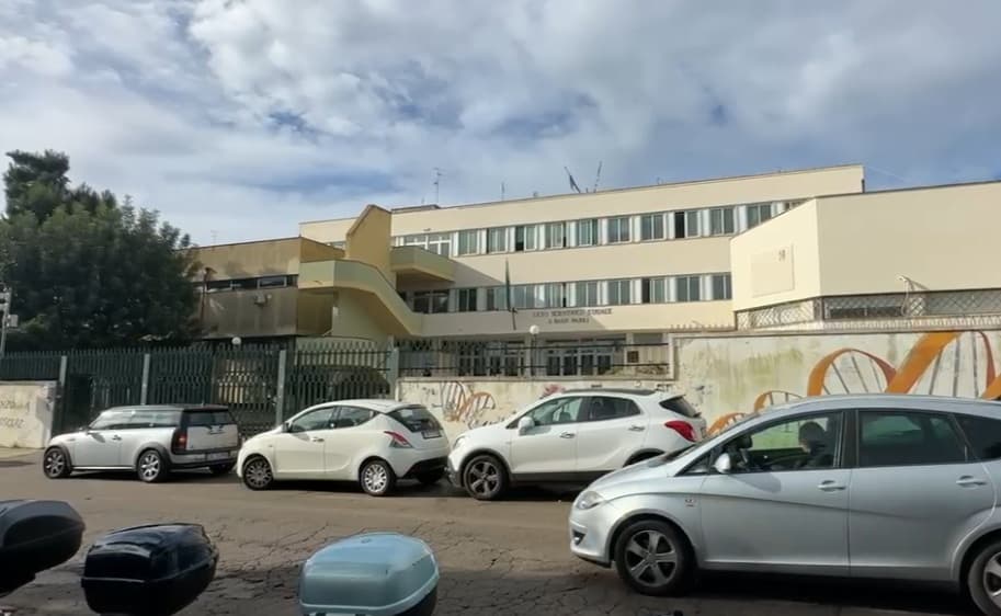 Furto al Liceo Banzi, scuole nel mirino a Lecce