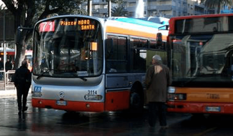 Bari: muore pedone 67enne, investito da bus Amtab in manovra