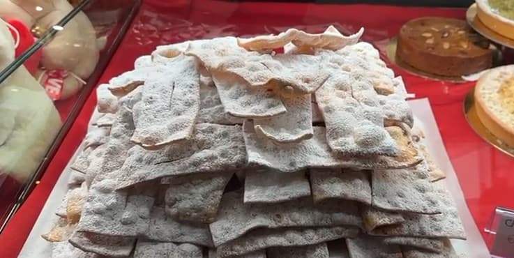 Le Chiacchiere di Carnevale: il dolce che porta allegria