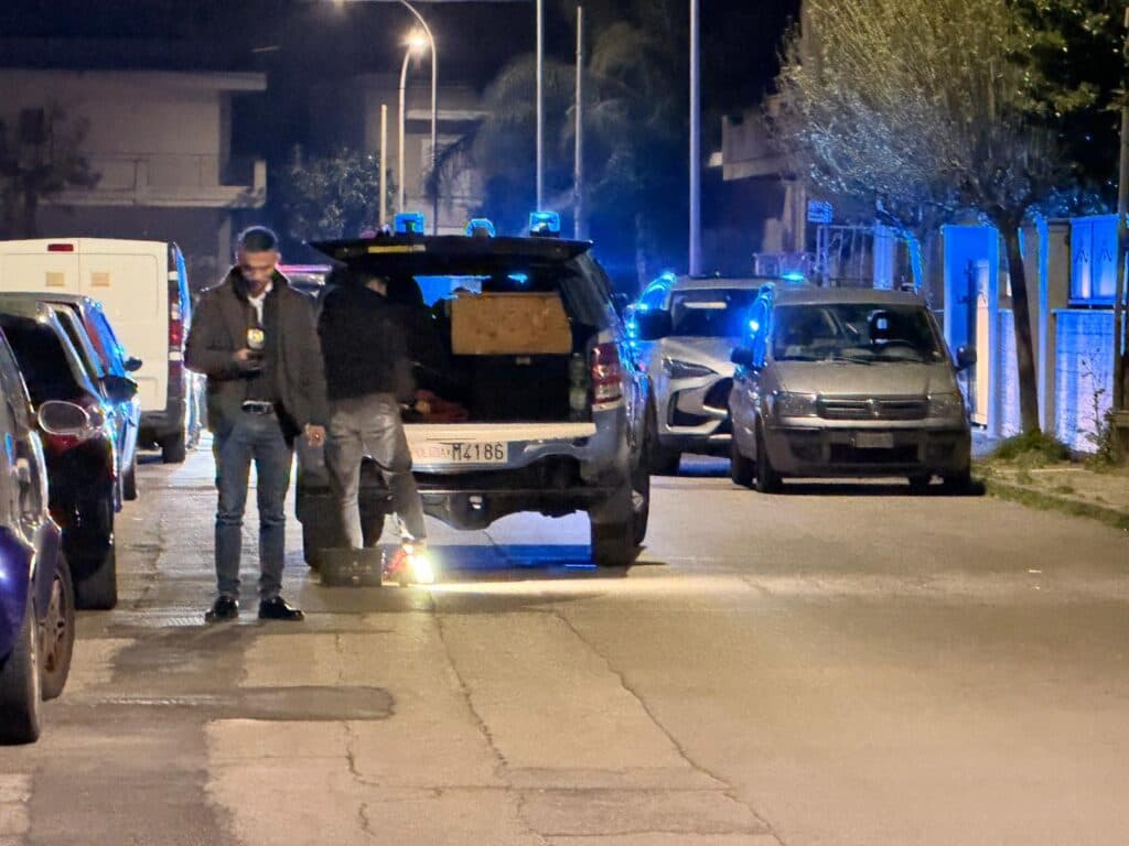 Bomba a mano inesplosa a Nardò: artificieri in azione, evacuate le case vicine