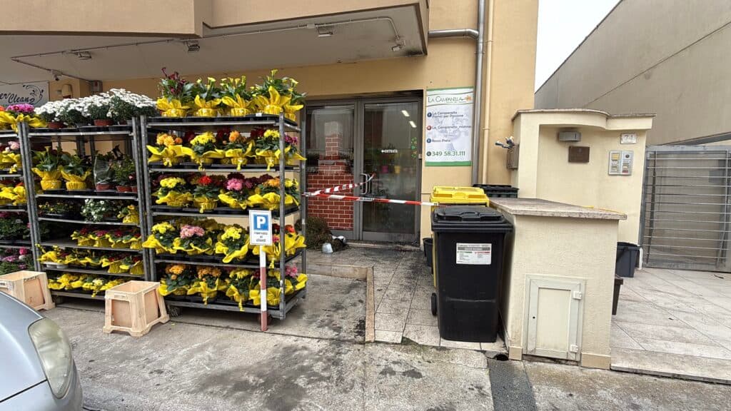 Paura a Matino, ordigni artigianali contro una fioreria: fallisce l'attentato