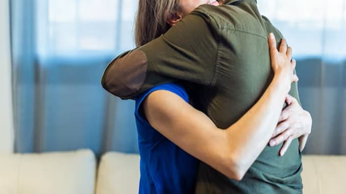 Lo denuncia per stalking, poi lo rivede: per lui scattano i domiciliari