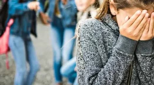 Aggressione tra giovanissime nel cuore di Lecce: scattano due ammonimenti