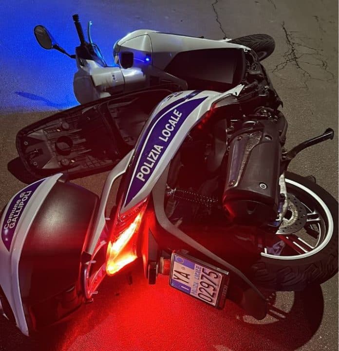 Gallipoli, auto non si ferma all’alt: agente evita tragedia durante la processione