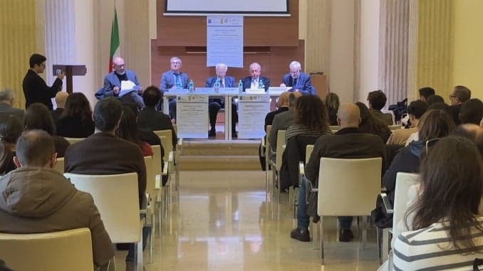 Equilibrio tra poteri e democrazia, dibattito con focus sul referendum