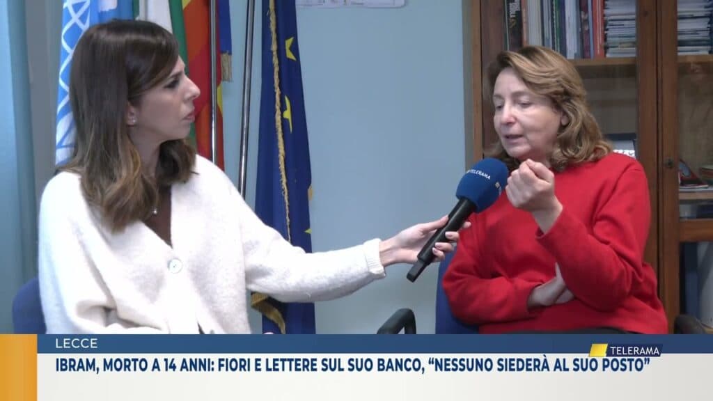Ibram, morto a 14 anni: fiori e lettere sul suo banco, “nessuno siederà al suo posto”