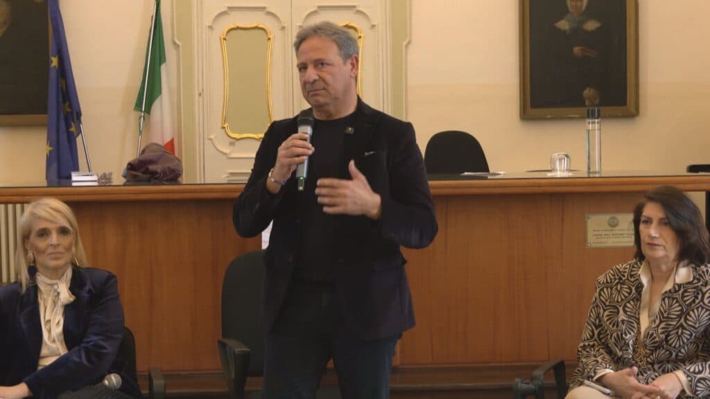 Al “Capece” Pagliaro racconta la “bellezza della politica” tra identità e solidarietà