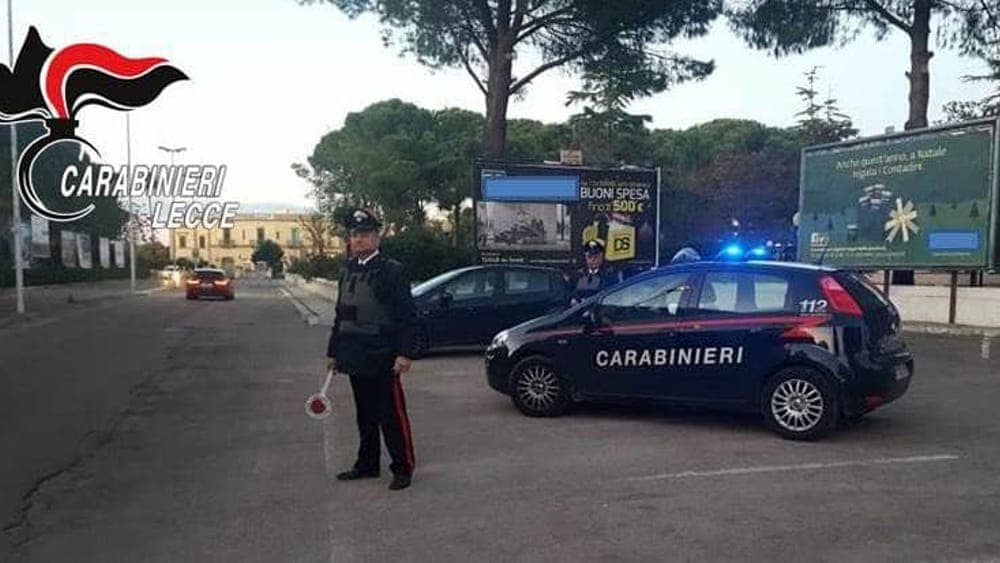 Parabita, anziano e la sua badante rapinati in casa. Due carabinieri restano feriti