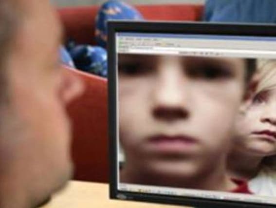 Pedopornografia, oltre 600 file su hard disk: arrestato 41enne nel tarantino
