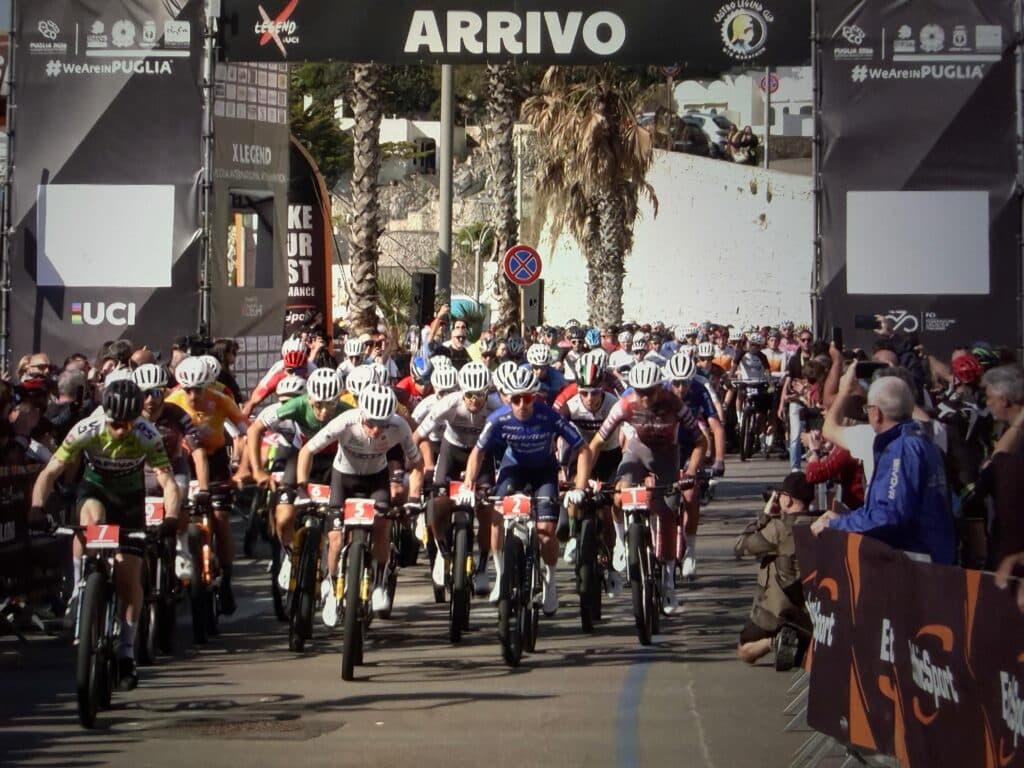 La carica di 600 bikers ha animato la 9^ Castro Legend Cup