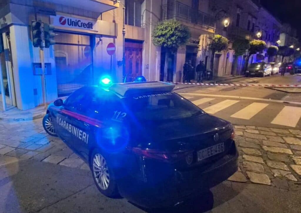 Assalto al bancomat dell'UniCredit di Parabita: ladri in fuga a mani vuote